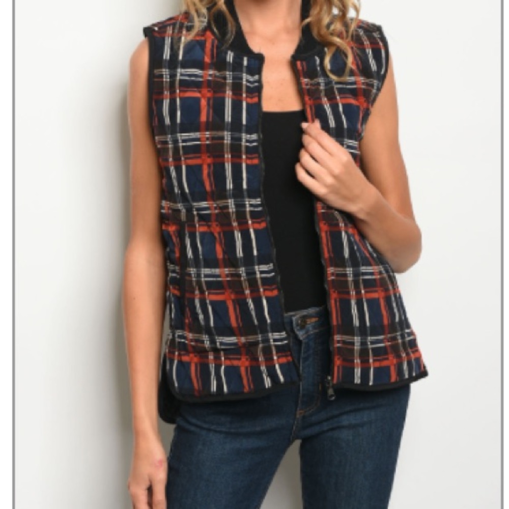 ❤️Navy/Red plaid vest❤️